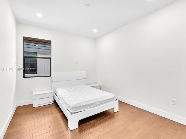 Building Photo - 10250 NW 76th Terrace