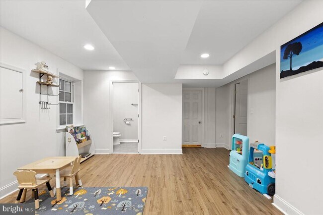 Building Photo - 9472 Lapstrake Ln