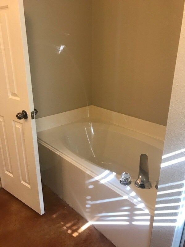 Building Photo - Comfortable & Convenient Living