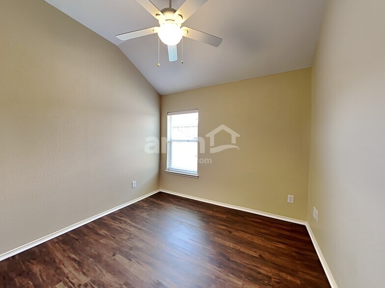 Building Photo - 1117 Luckenbach Dr