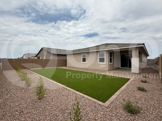 Building Photo - 23097 E Saddle Way