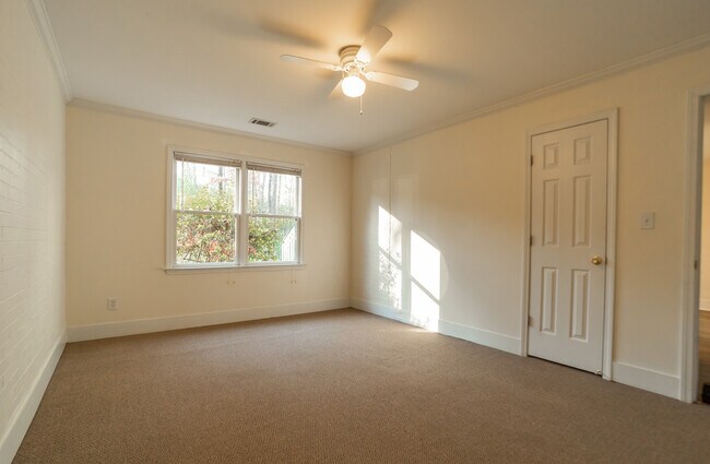 Building Photo - 333 Mathews Ave NE