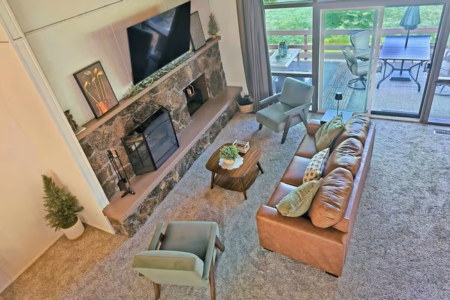 Building Photo - 2747 N Fairview Dr