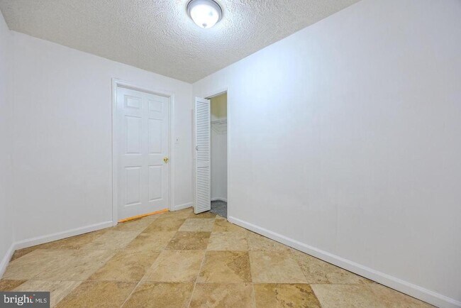 Building Photo - 8200 Maple Ridge Ave