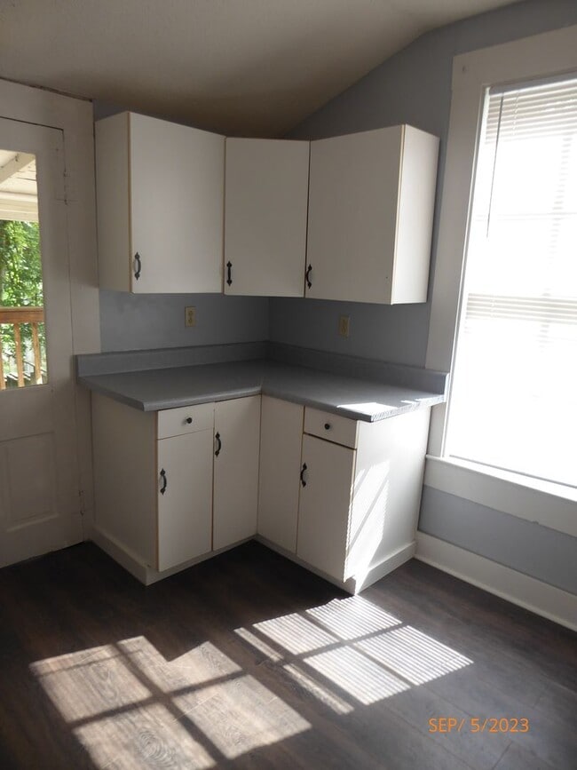 Building Photo - Historic home In The Heart Of Bluff Park