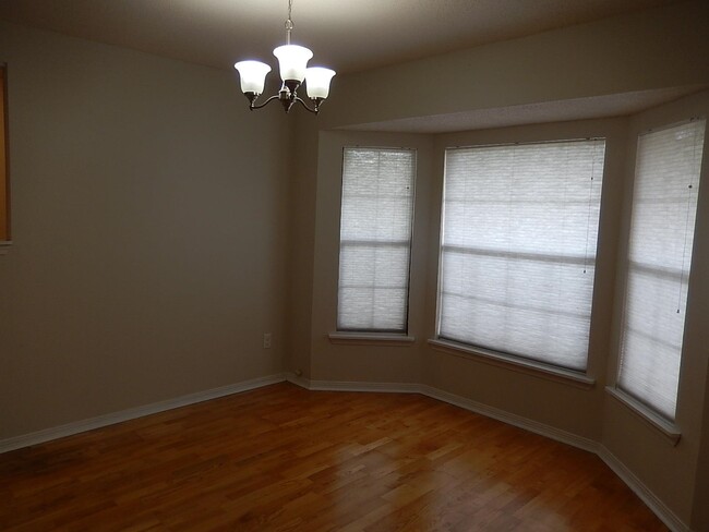 Building Photo - 740 Red Fern Rd