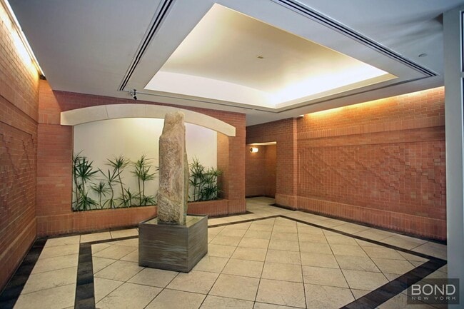 Building Photo - 363 W 30th St