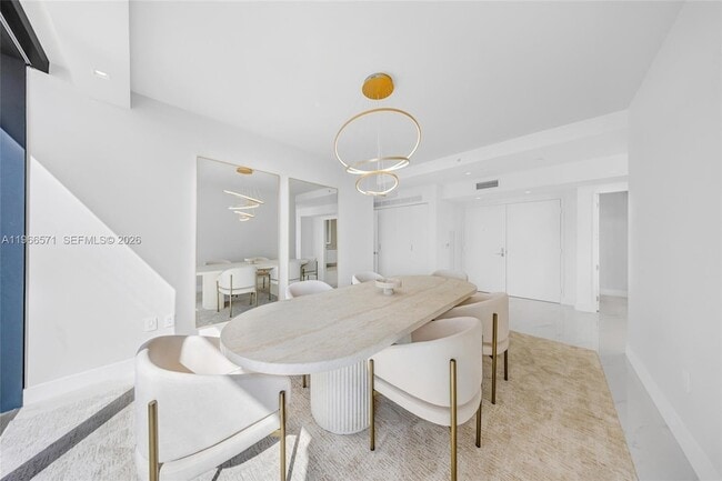 Building Photo - 700 NE 24th St