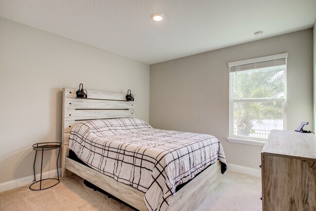 Building Photo - 130 Huesca Ct