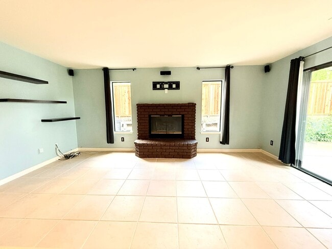 Building Photo - Charming and Move-in Ready, 3BD/2.5BA, Two-Story Townhome in Canyon Green at Canyon Lakes in San ...