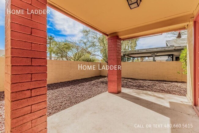 Building Photo - 1338 W Culver St