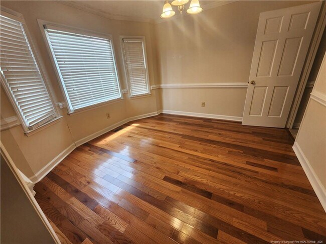 Building Photo - 7200 Kingsway Ct