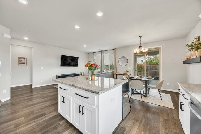Building Photo - Newer Home on Large Corner Lot with Lots of Natural Light!