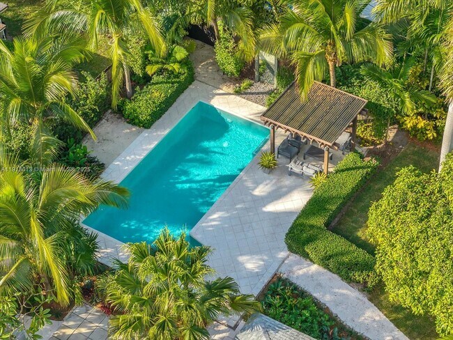 Building Photo - 863 NE 90th St