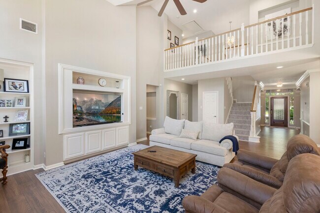 Building Photo - 10 Scenic Mill Pl