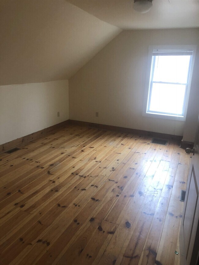 Building Photo - 17 Elm Ct
