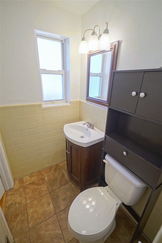 Building Photo - 1804 Skyland Dr