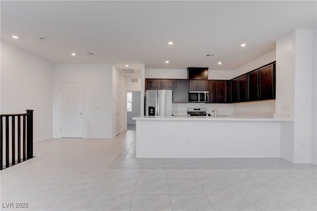 Building Photo - 618 Bellus Pl