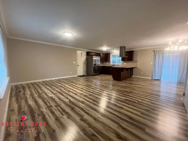 Building Photo - Remodeled rambler, no carpet, with HUGE fenced yard!!