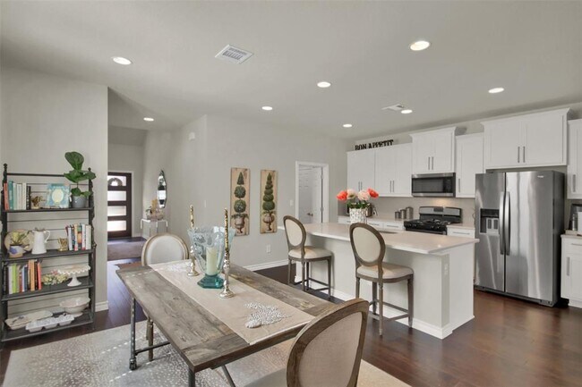 Building Photo - 305 Satsuma Dr