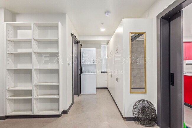 Building Photo - 129 N 11th Ave