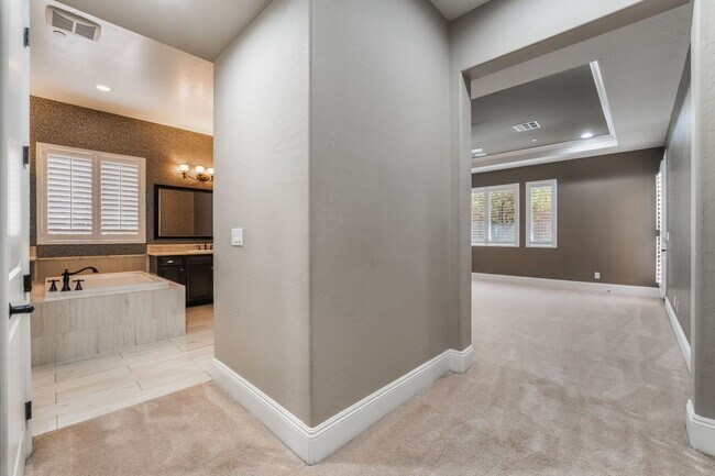 Building Photo - Elegant model home at Club Madeira!