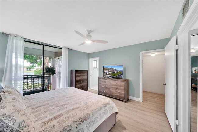 Building Photo - 5250 Las Verdes Cir