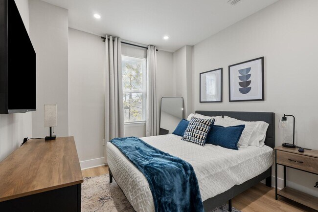 Building Photo - Luxurious 3-Bedroom Townhome in Point Breeze! Available NOW!