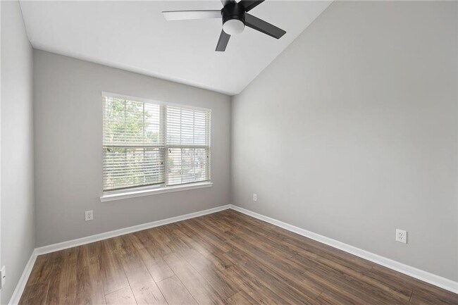 Building Photo - 544 Georgia Way
