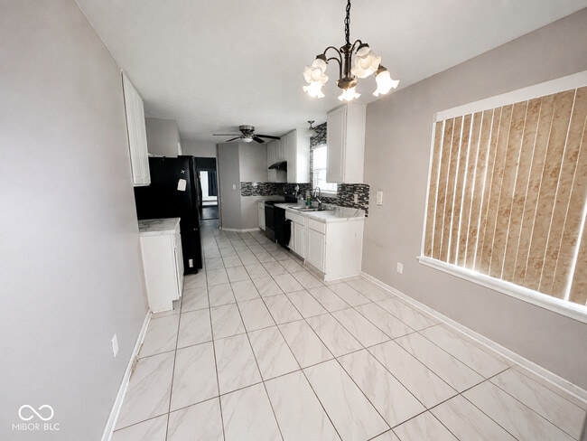 Building Photo - 7226 Parklake Cir