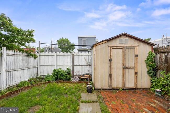 Building Photo - 418 Vine St