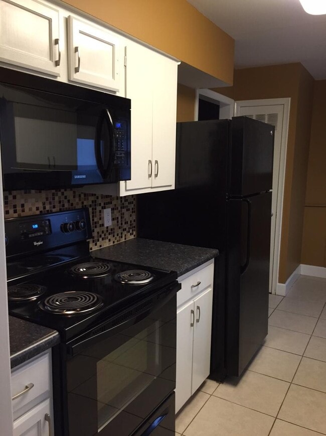 Building Photo - 8001 E Indianapolis St