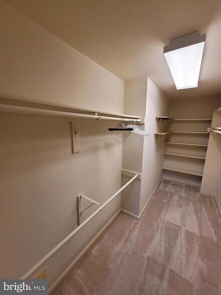 Building Photo - 605 Admiral Dr