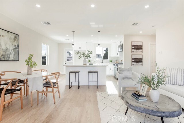 Building Photo - 8881 Morehart Ave