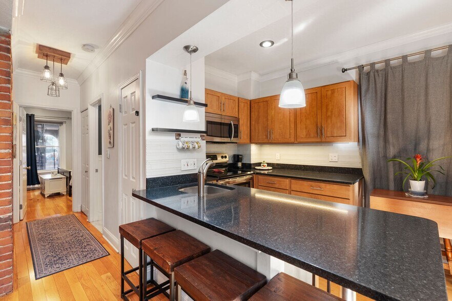 Building Photo - 38A Charter St