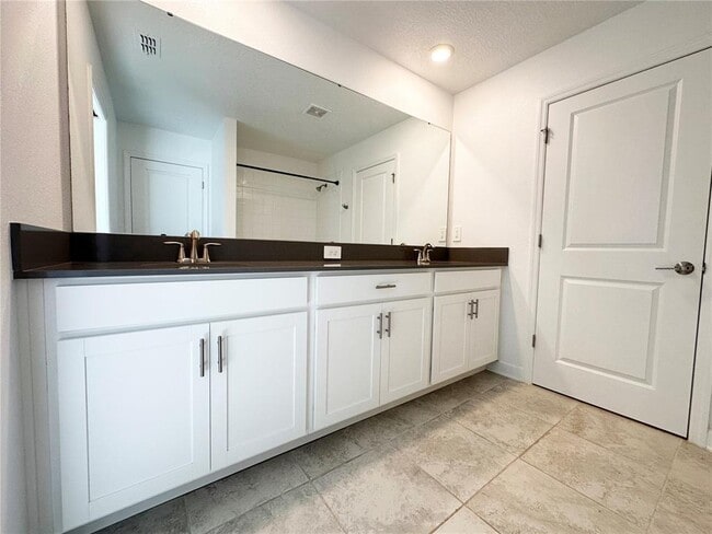 Building Photo - 11288 Listening Dr