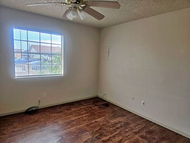 Building Photo - Great move in ready home close to Ft. Bliss