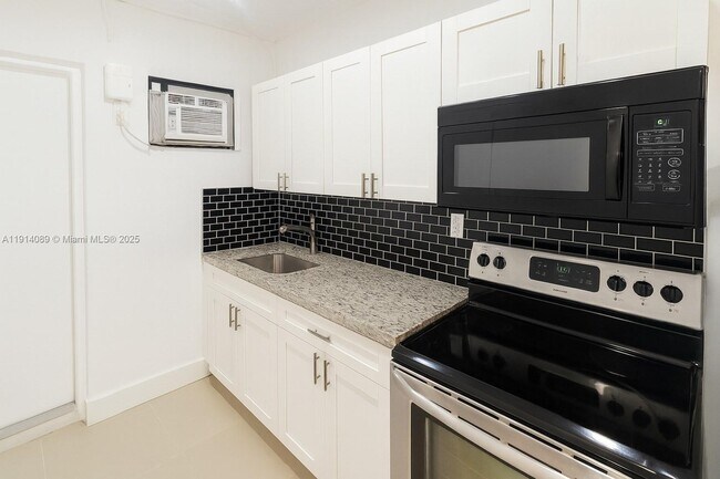 Building Photo - 5807 SW 25th St