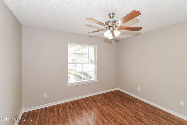 Building Photo - 10450 McGirts Creek Dr