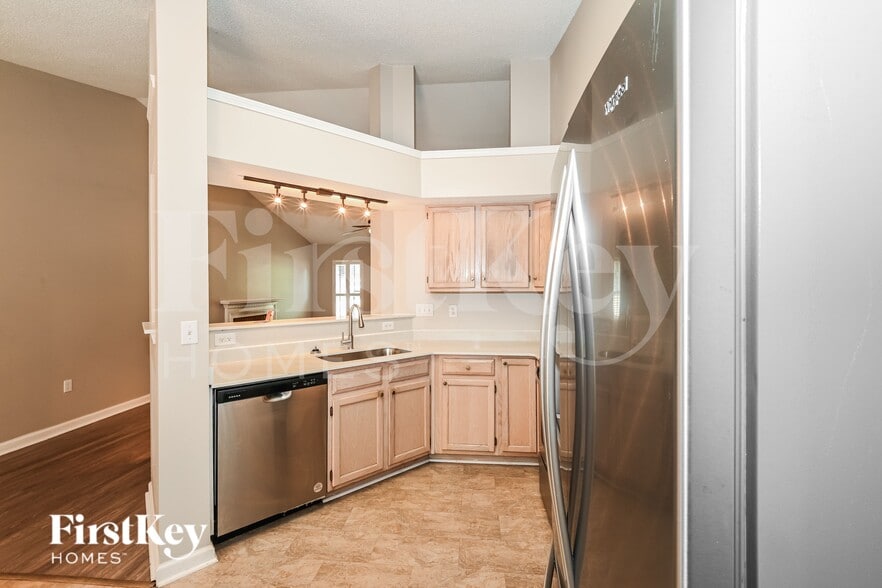Building Photo - 16126 Amber Field Dr