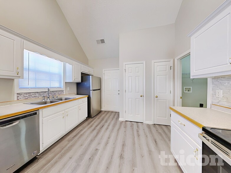 Building Photo - 70 Home Pl Dr