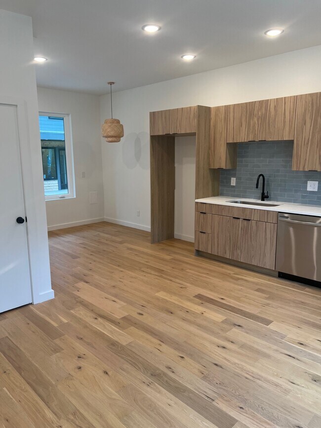 Dining Area - Fridge Coming - 314 W Blount Ave