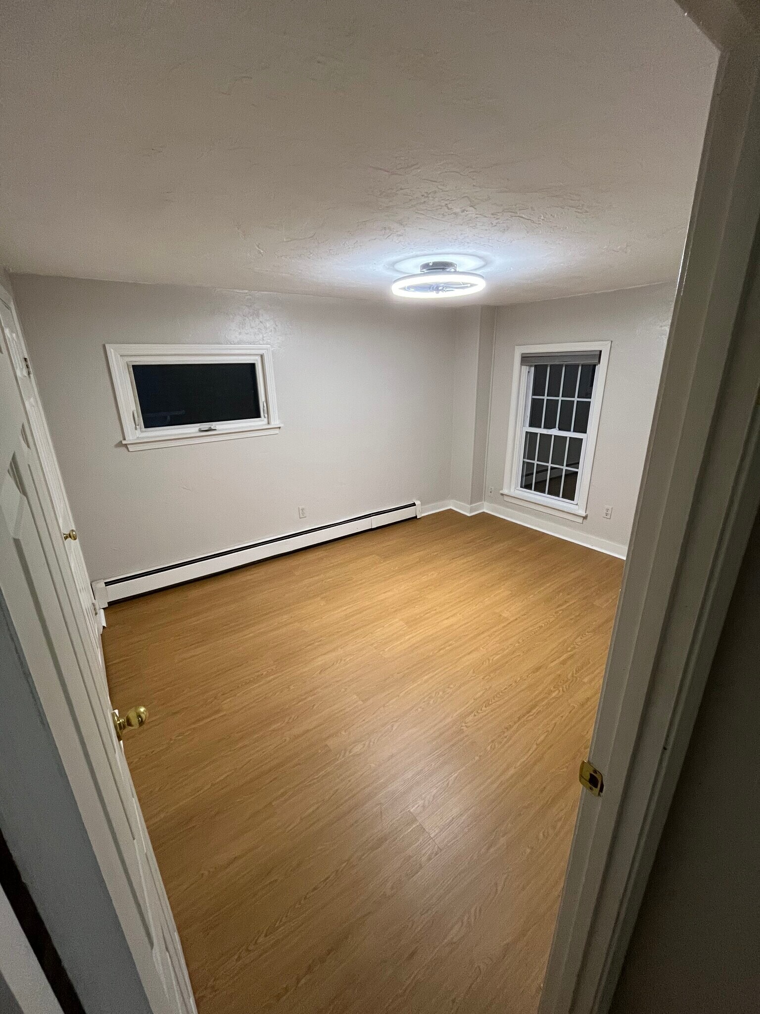 Building Photo - 24 Ash St