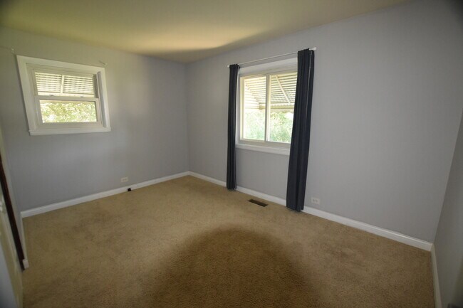 Building Photo - 7852 Sprucewood Ave