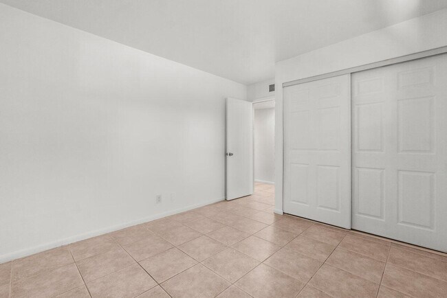 Building Photo - 3014 SW 21st Terrace