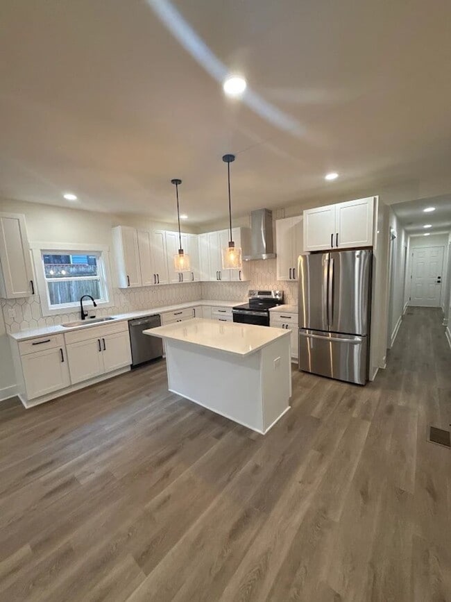 Building Photo - Modern 5BR/2.5BA Home with Spacious Layout