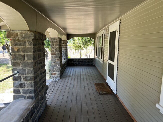 Building Photo - 1851 Magnolia Dr