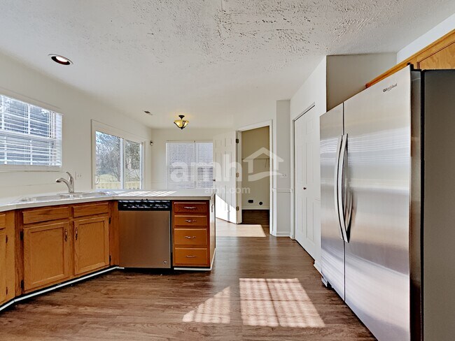 Building Photo - 2498 Port Kembla Dr