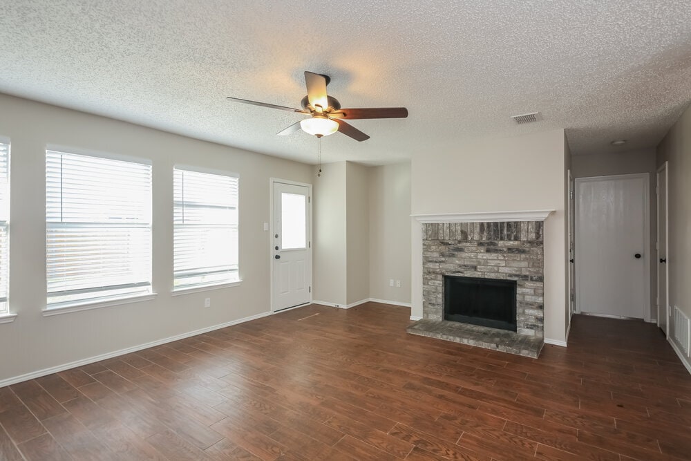 Building Photo - 2813 McIntosh Ct