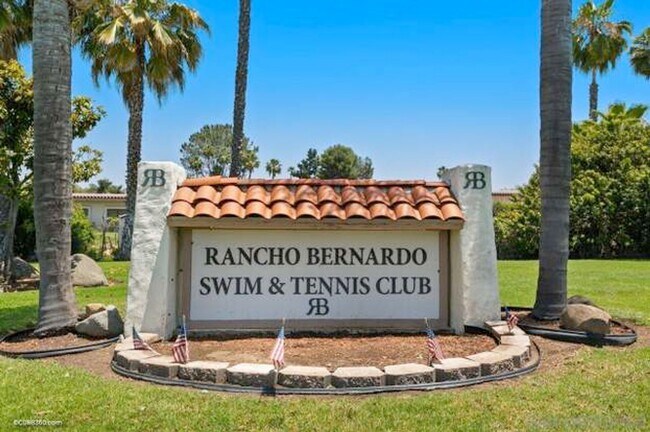 Building Photo - Beautiful & Large Home in Quiet Gatewood Hills - Private Backyard - 2-Car Garage